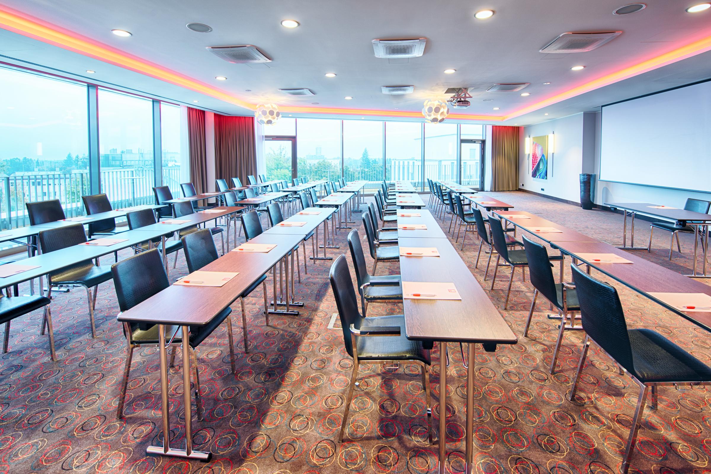 Hotel Leonardo City South 4*